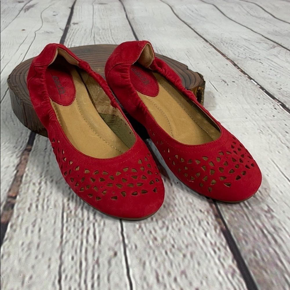 New EARTH Breeze Red Suede Comfort Ballet Flats Size 8 NIB